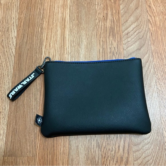 StarWars The Rise of Skywalker pouch from United Airlines - Picture 3 of 3